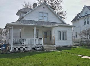 1247 S Oak Ave, Freeport, IL 61032