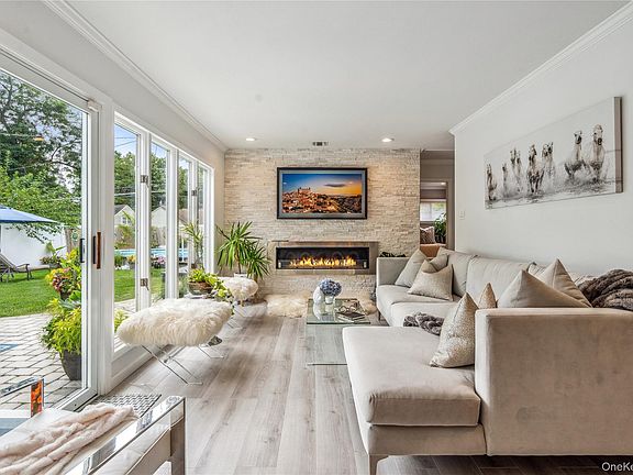 3rd image of 55 Duckpond Drive N
