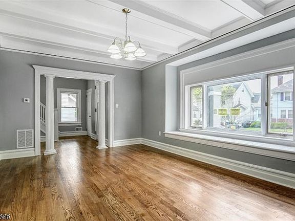 4th image of 30 Grant Ave