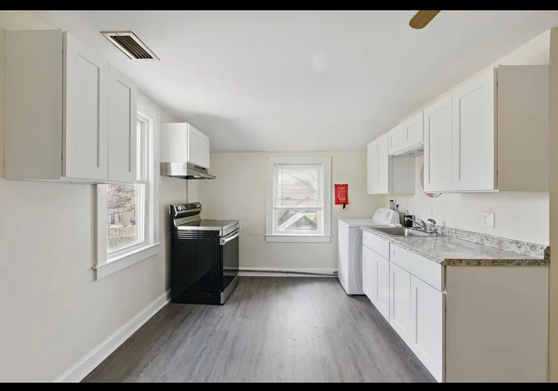 2 bed, 952 sqft, $1,800 — Photo 1