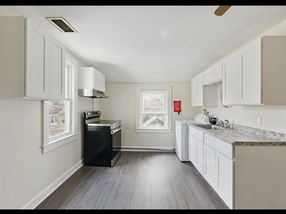 17 Lownds Dr