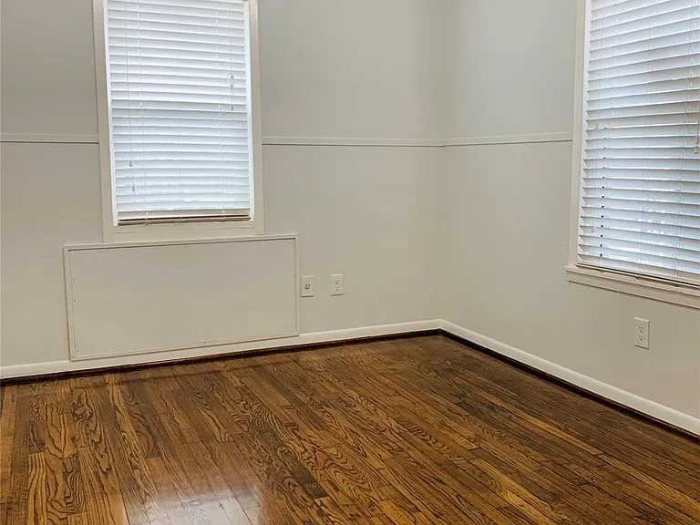 2221 Blodgett St — Photo 8