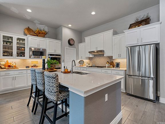 4th image of 559 Orchard Way