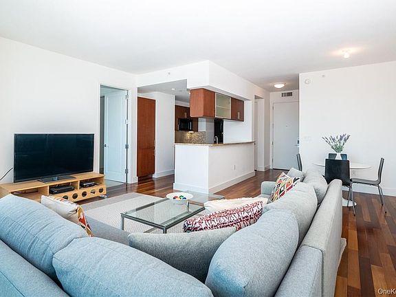 3rd image of 175 Huguenot Street #2602