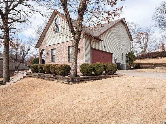 4th image of 18301 Woodcrest Ln