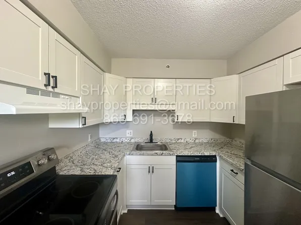 2727 Arbor Pl NE #B-16, Knoxville, TN 37917