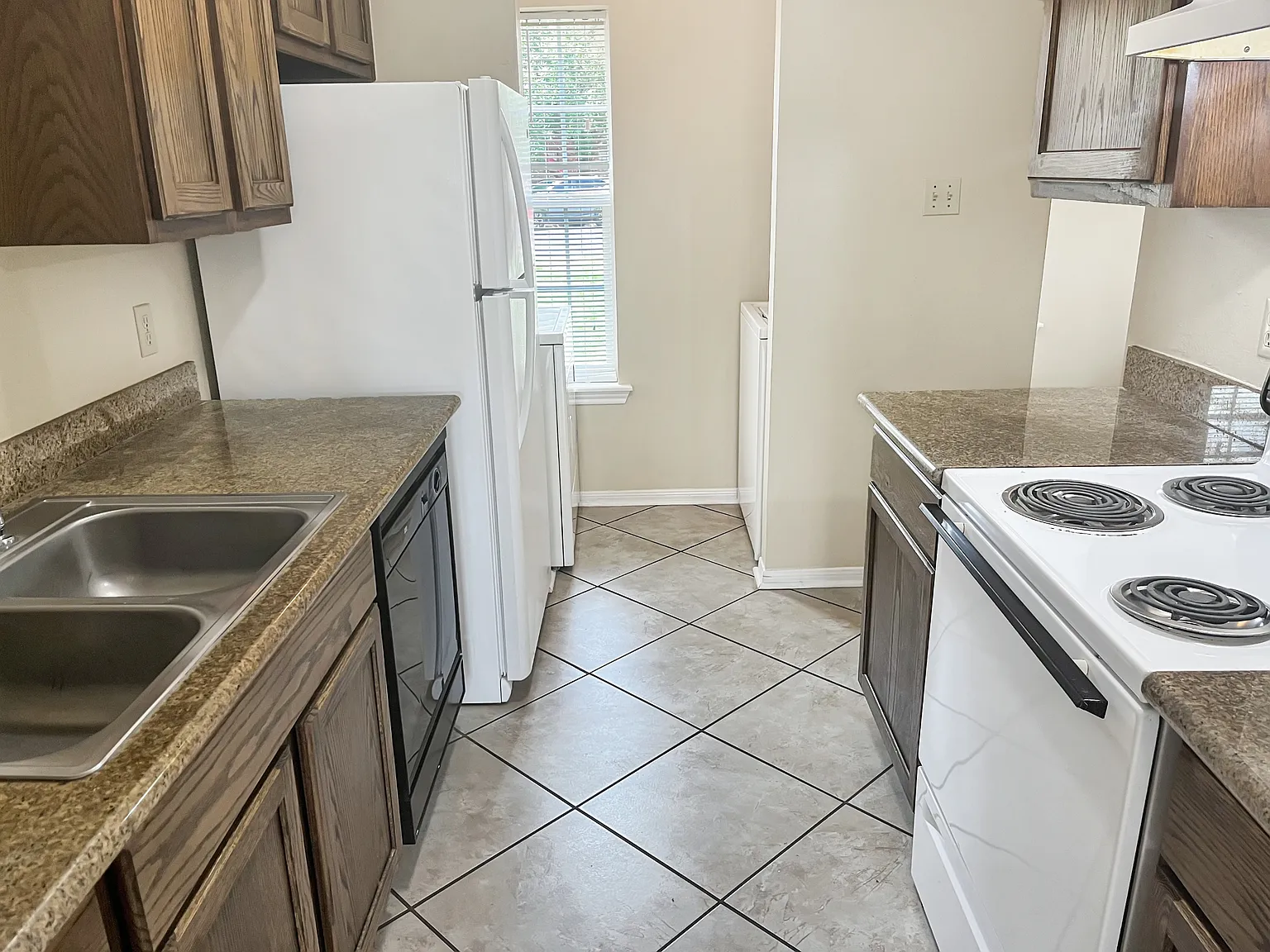 Woodsman Drive 1811 (A,B,C,D) - C — Photo 3