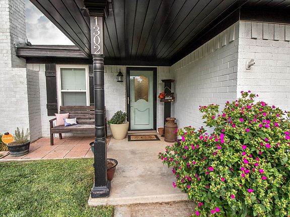 3rd image of 1302 Alta Vista St