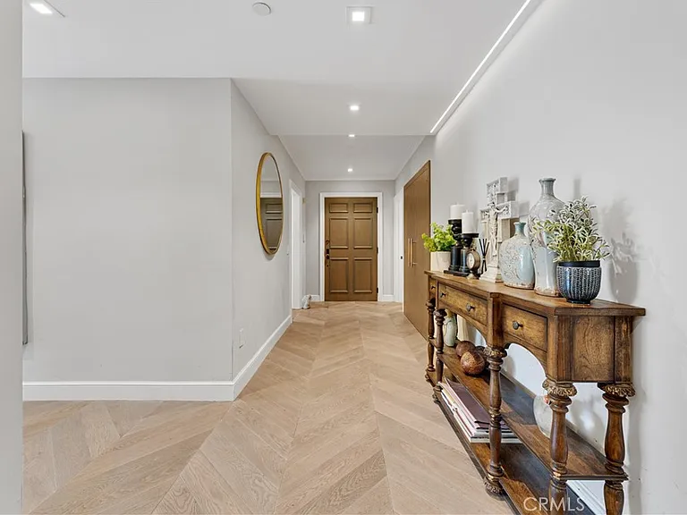 277 S Spalding Dr #201 — Photo 17