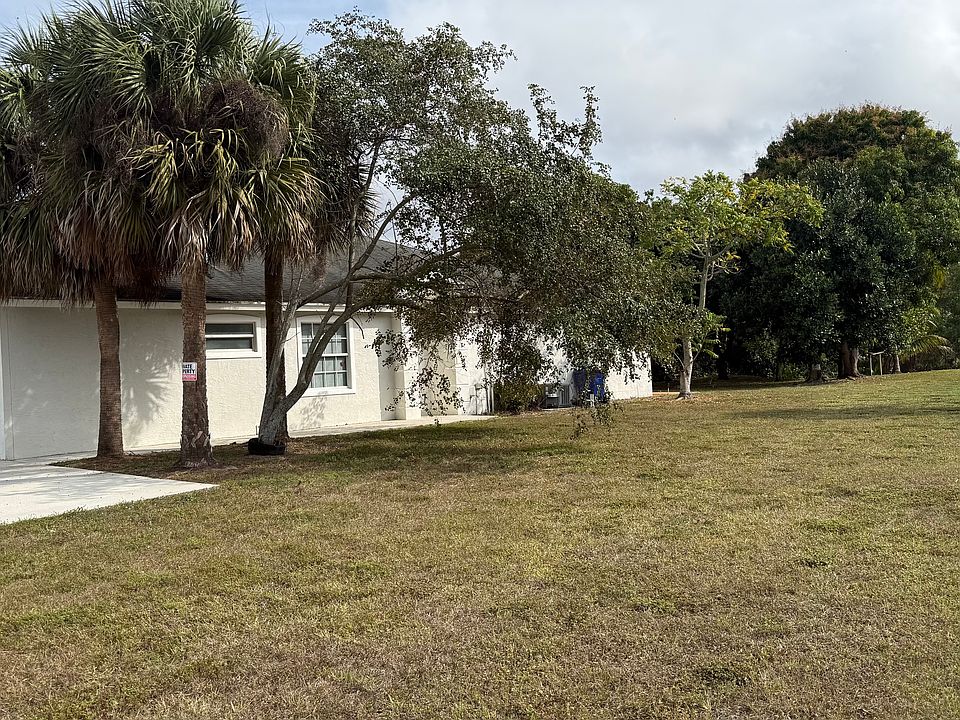 1st image of 130 Sparrow Dr APT B