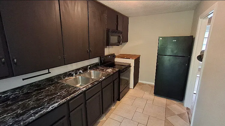 906 Appleby Street Northwest - 1 — Photo 2