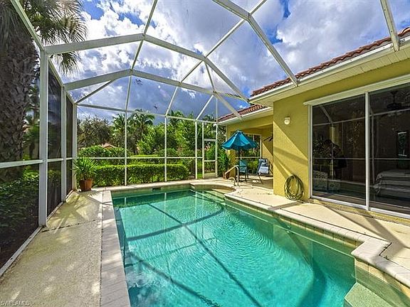 Sparkling pool & screened in lanai