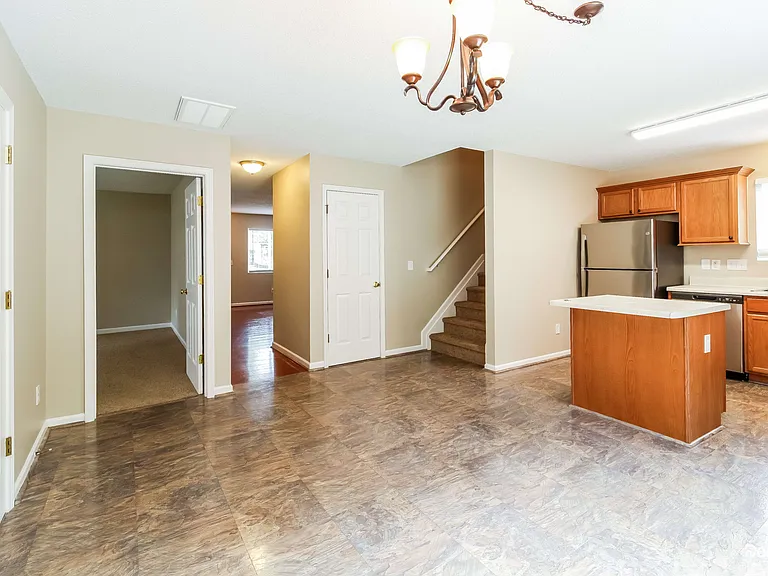 9 Loxwood Ct — Photo 4