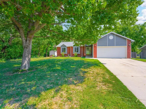1832 Country Club Rd, El Dorado, KS 67042