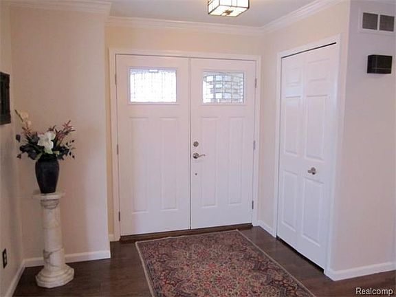 3rd image of 1120 Meadowglen Ct