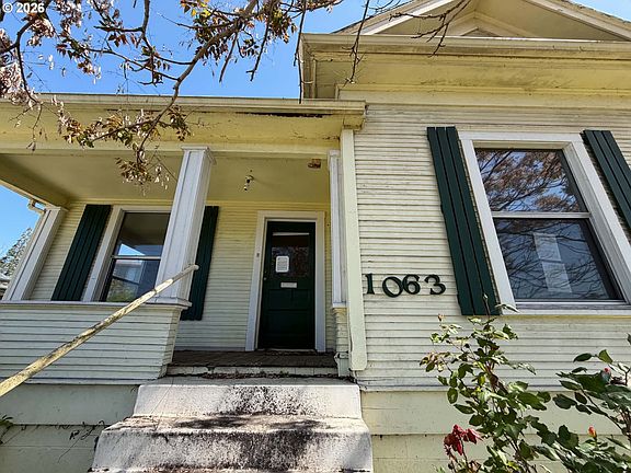 3rd image of 1063 SE Jackson St