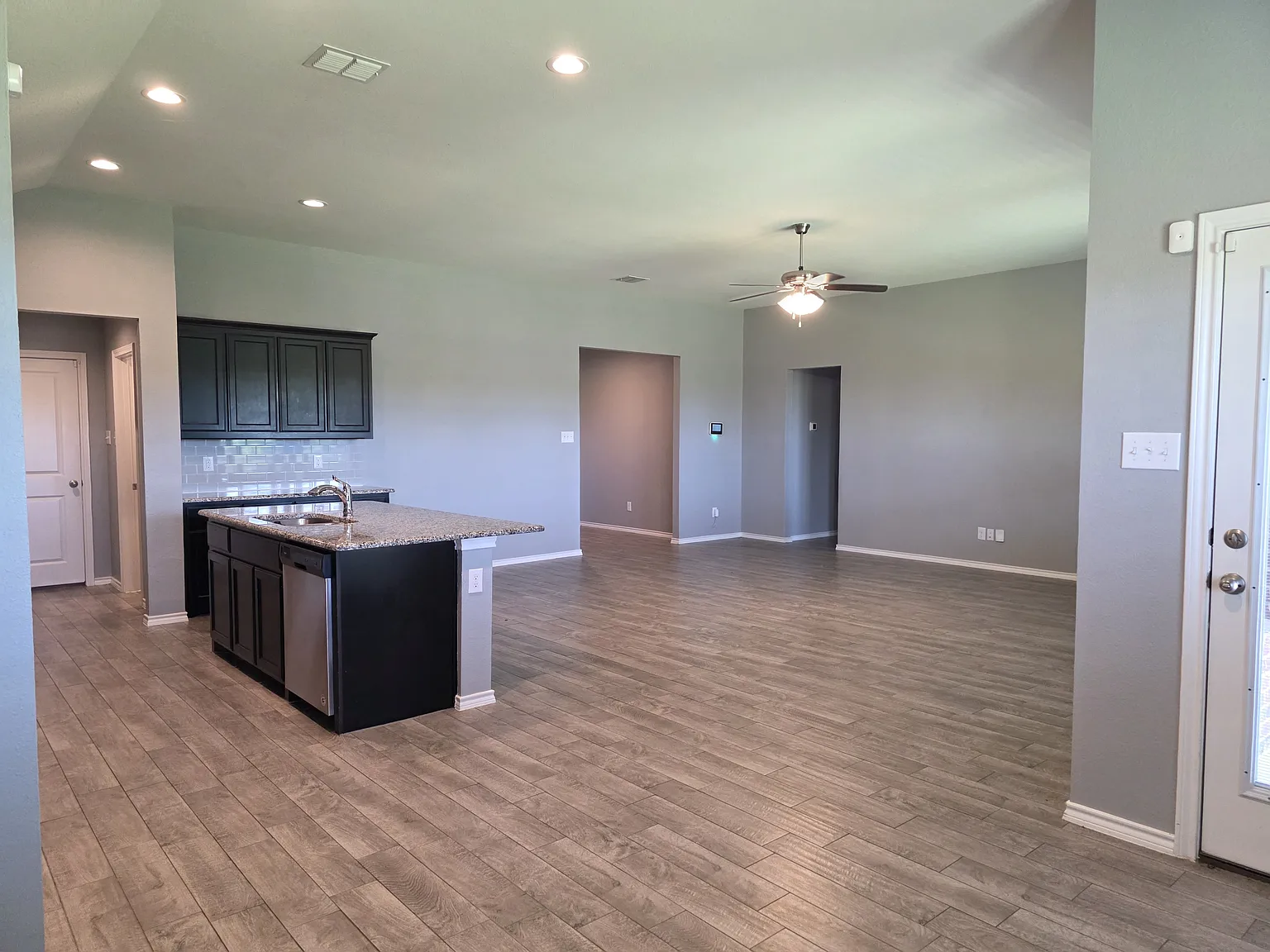 4 bed, 2654 sqft, $2,850 — Photo 2