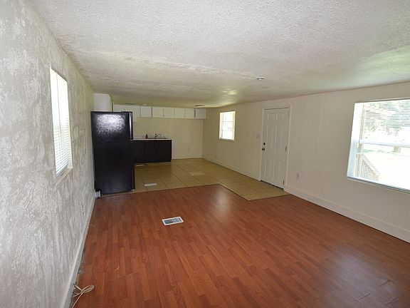 5th image of 320 Neighbors Ln