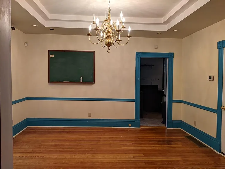 2121 E Cherry St — Photo 10