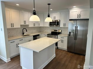 14 Dorchester Dr, Monroe Township, NJ 08831