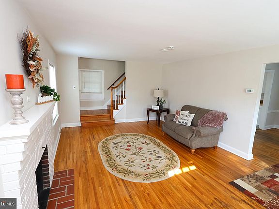 4th image of 824 Armstrong Ave