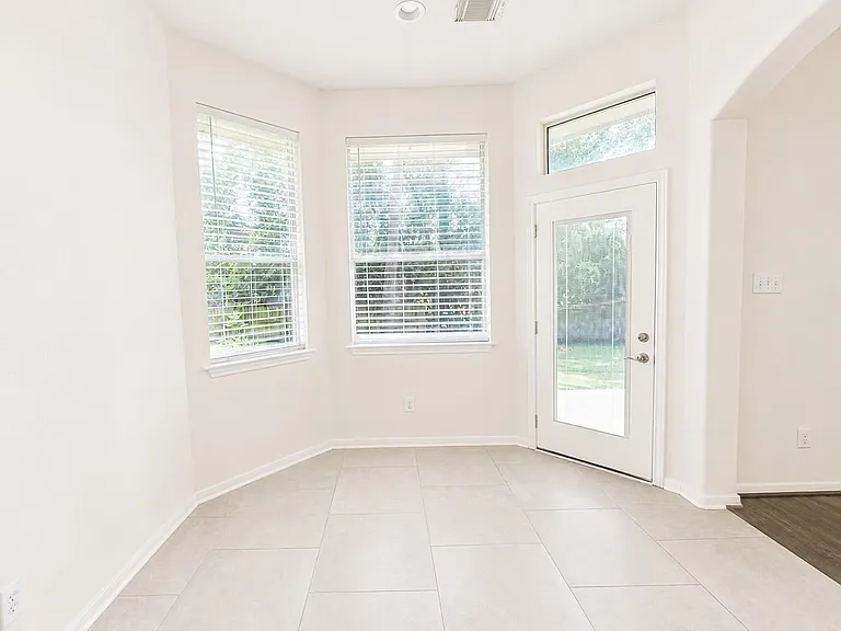 98 W Knightsbridge Dr — Photo 11