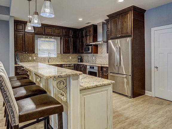 5th image of 21153 Waterfront East Dr