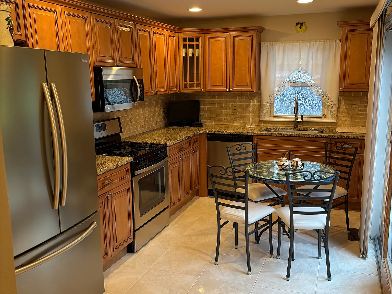 1 bed, 1000 sqft, $2,200 — Photo 2