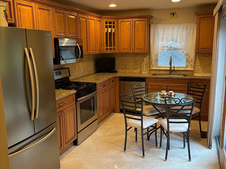 76 King George Rd #1 — Photo 3