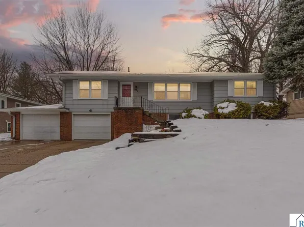 826 N 9th St, Saint Peter, MN 56082