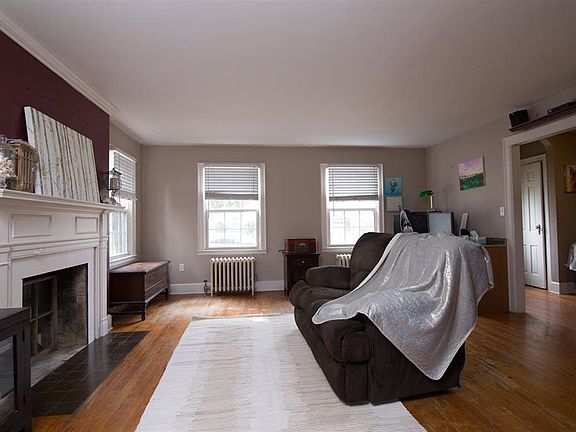 3rd image of 40 Stewart Ave
