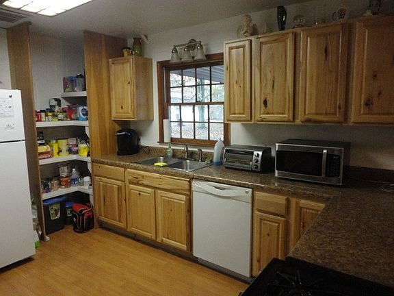 3rd image of 131 Ash Dr