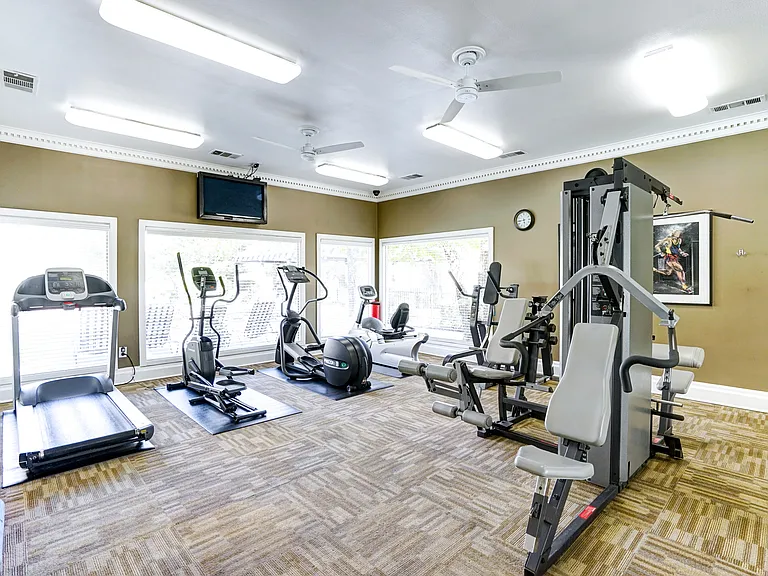 Bentley Place Apartments — Photo 6