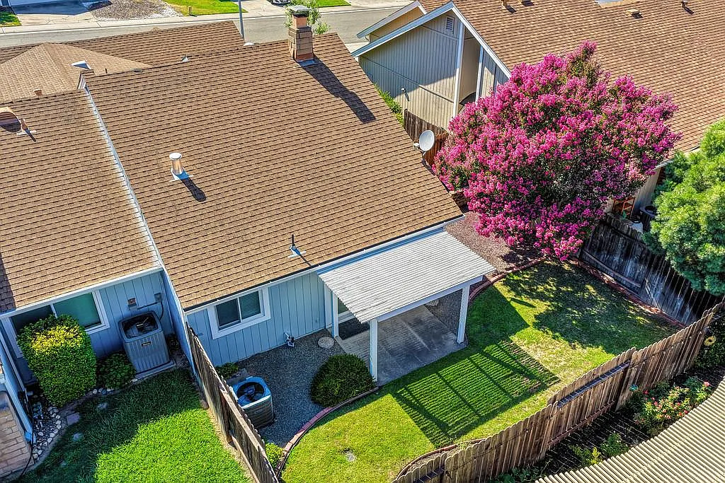 2 bed, 970 sqft, $2,450 — Photo 3
