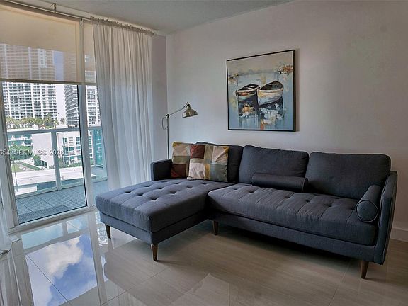 3rd image of 31 SE 5th St APT 1203