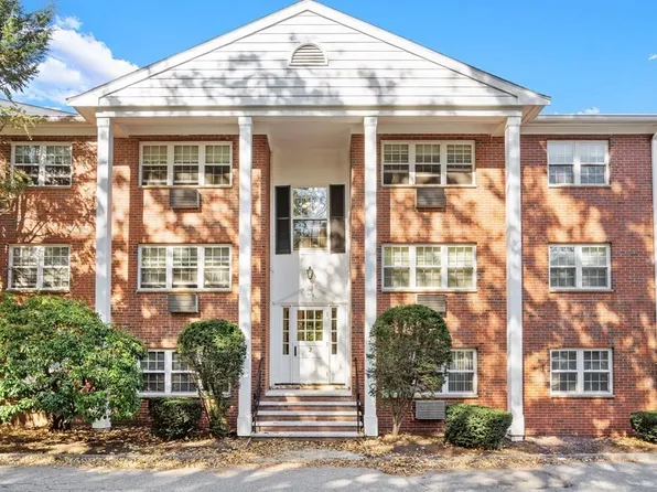 2 Old Colony Ln APT 3, Arlington, MA 02476