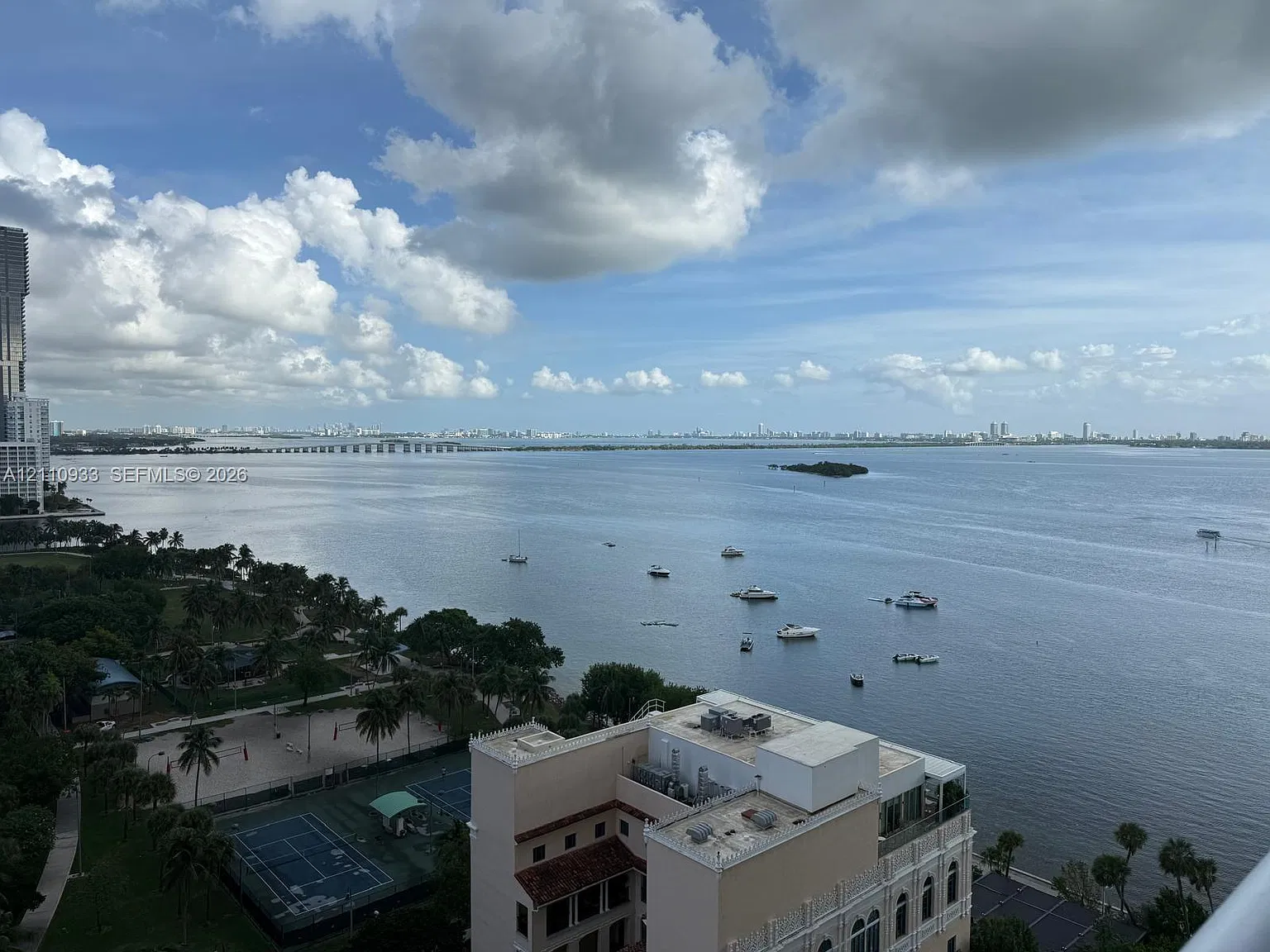 Venetia Condo — Photo 2
