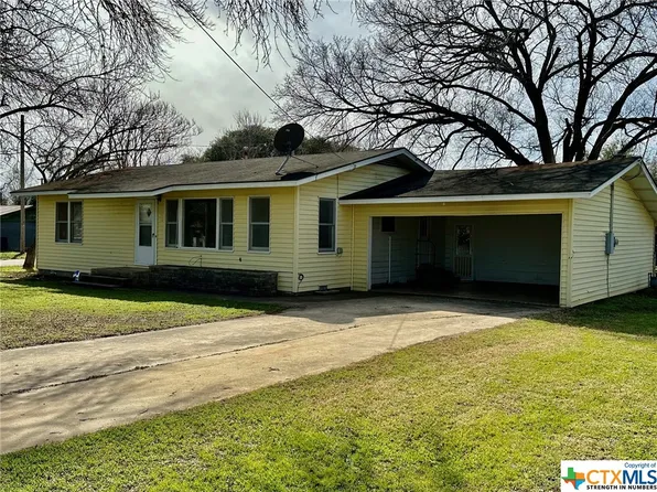 302 N Artesia Ave, Nixon, TX 78140