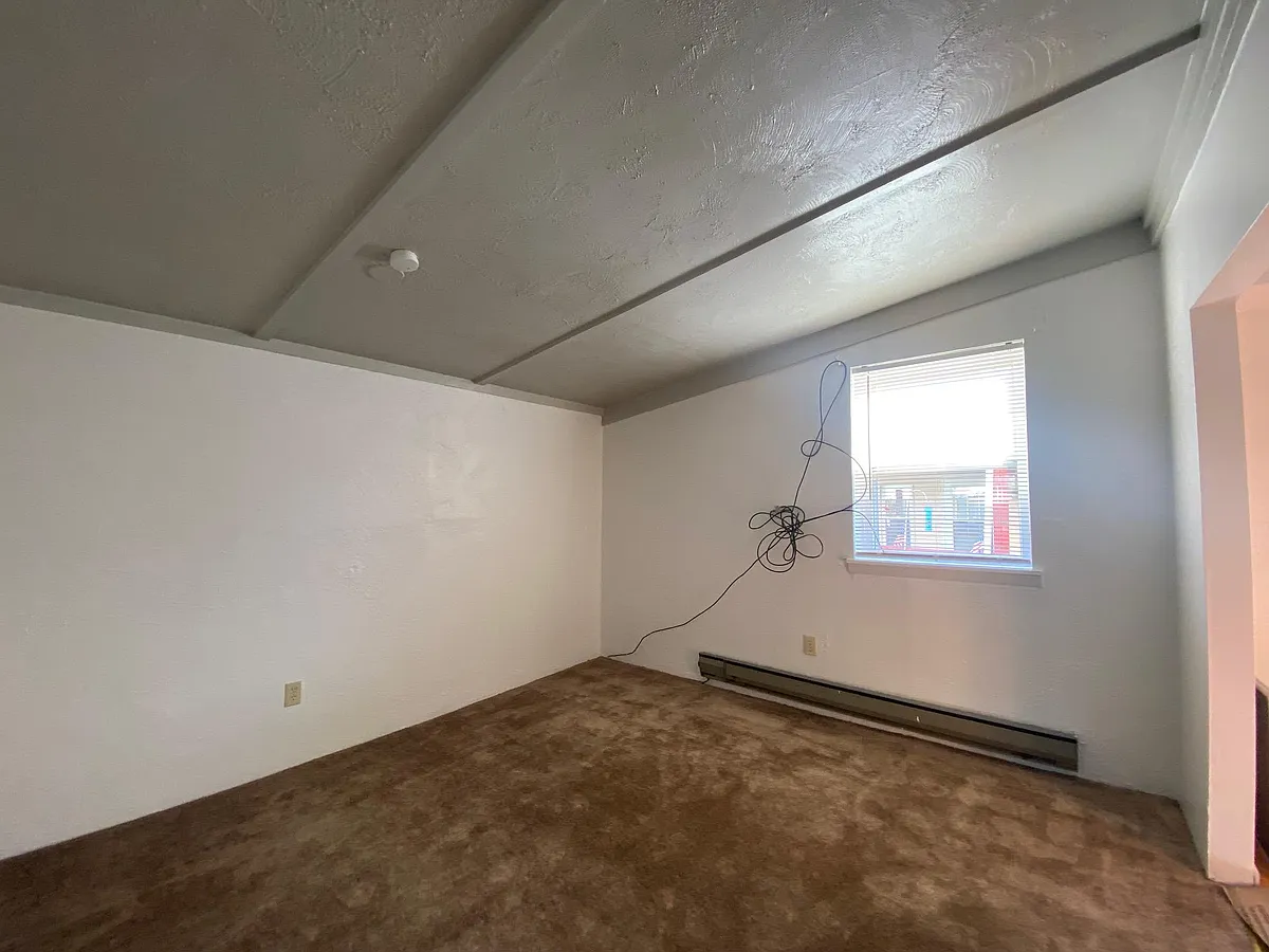 Building Photo - 949 5th Ave #3