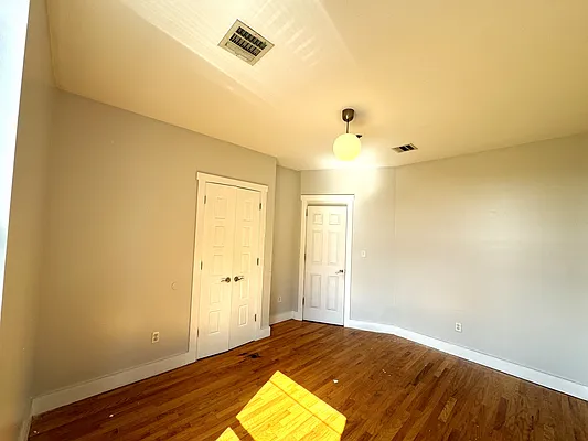 Rented by Pear NYC LLC | media 31