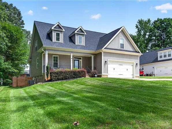 915 Aberdeen Rd, High Point, NC 27265