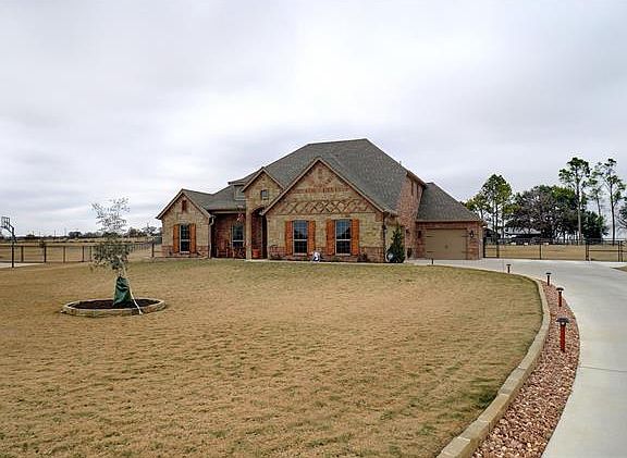 3rd image of 110 Alander Ct