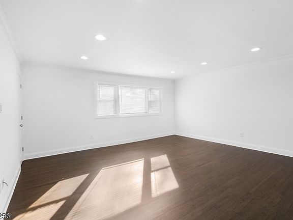 4th image of 39 Park Ter N #41