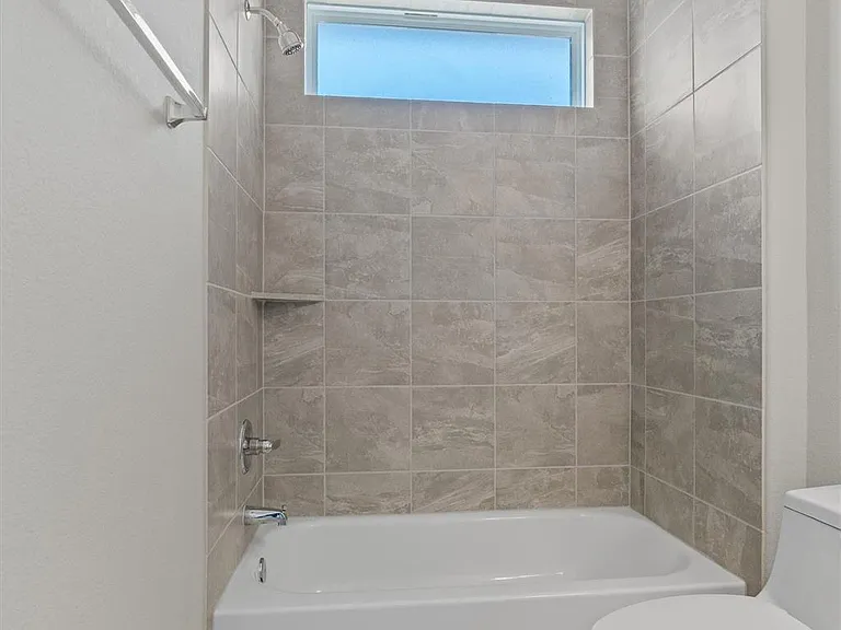205 Riverhill Cv — Photo 22