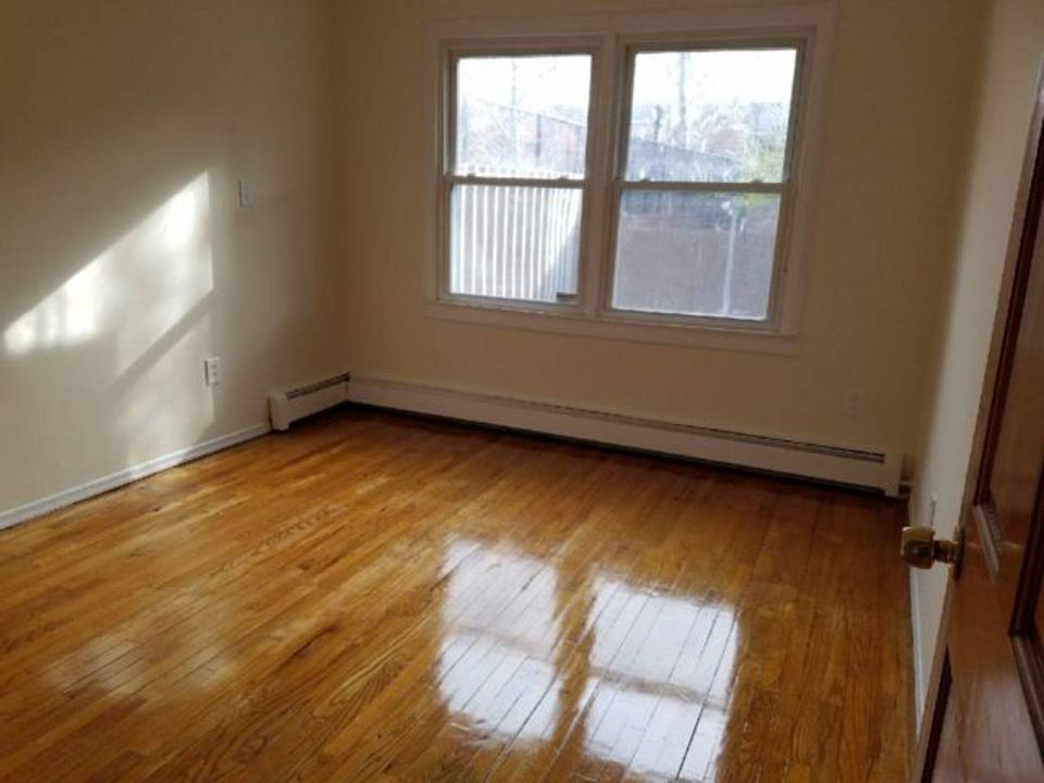 1st image of 1024 E 104th St Fl 2