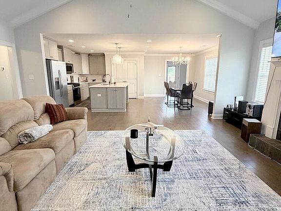 5th image of 212 Ananias St