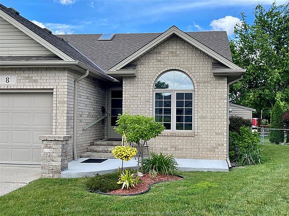 3rd image of 8 Sand Pebble Cres