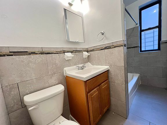 5th image of 2419 Davidson Ave #B3