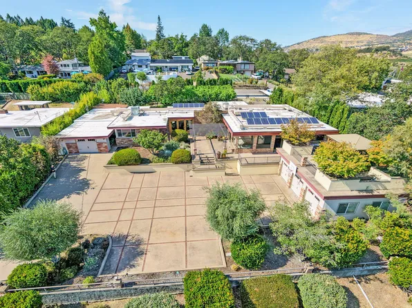 2639 Hillcrest Rd, Medford, OR 97504