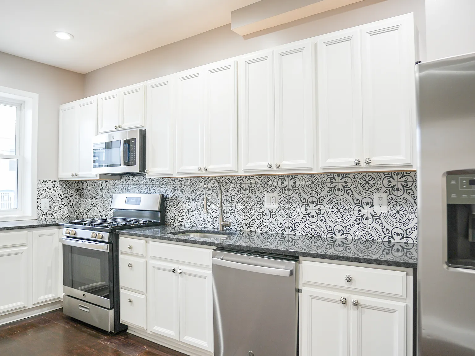 4 bed, 3.5 bath, 1300 sqft, $2,600 — Photo 3